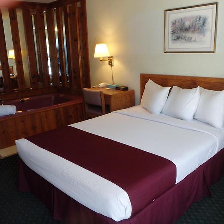 Americas Best Value Inn Saint Ignace Phòng bức ảnh