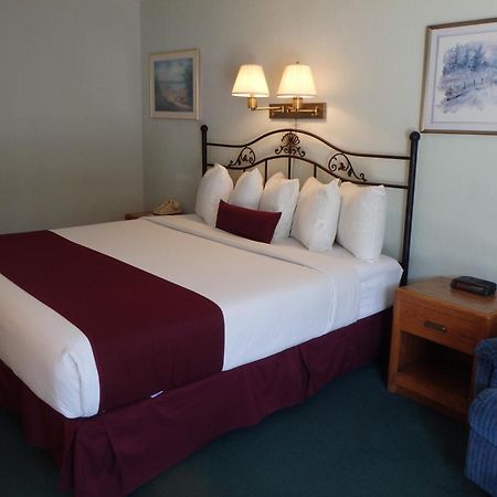 Americas Best Value Inn Saint Ignace Phòng bức ảnh