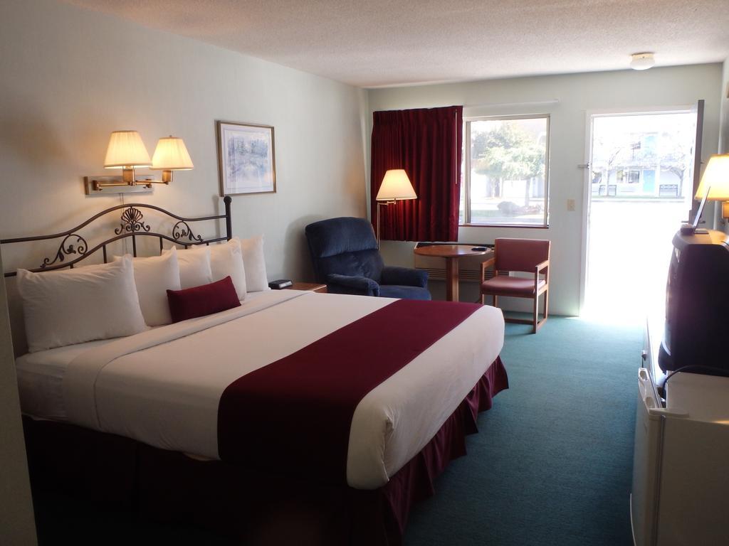 Americas Best Value Inn Saint Ignace Phòng bức ảnh