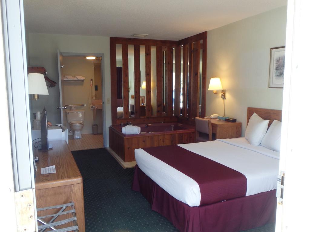 Americas Best Value Inn Saint Ignace Phòng bức ảnh
