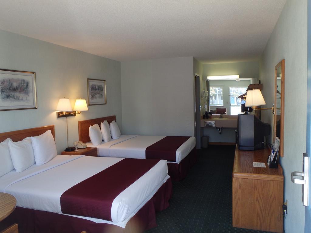 Americas Best Value Inn Saint Ignace Ngoại thất bức ảnh