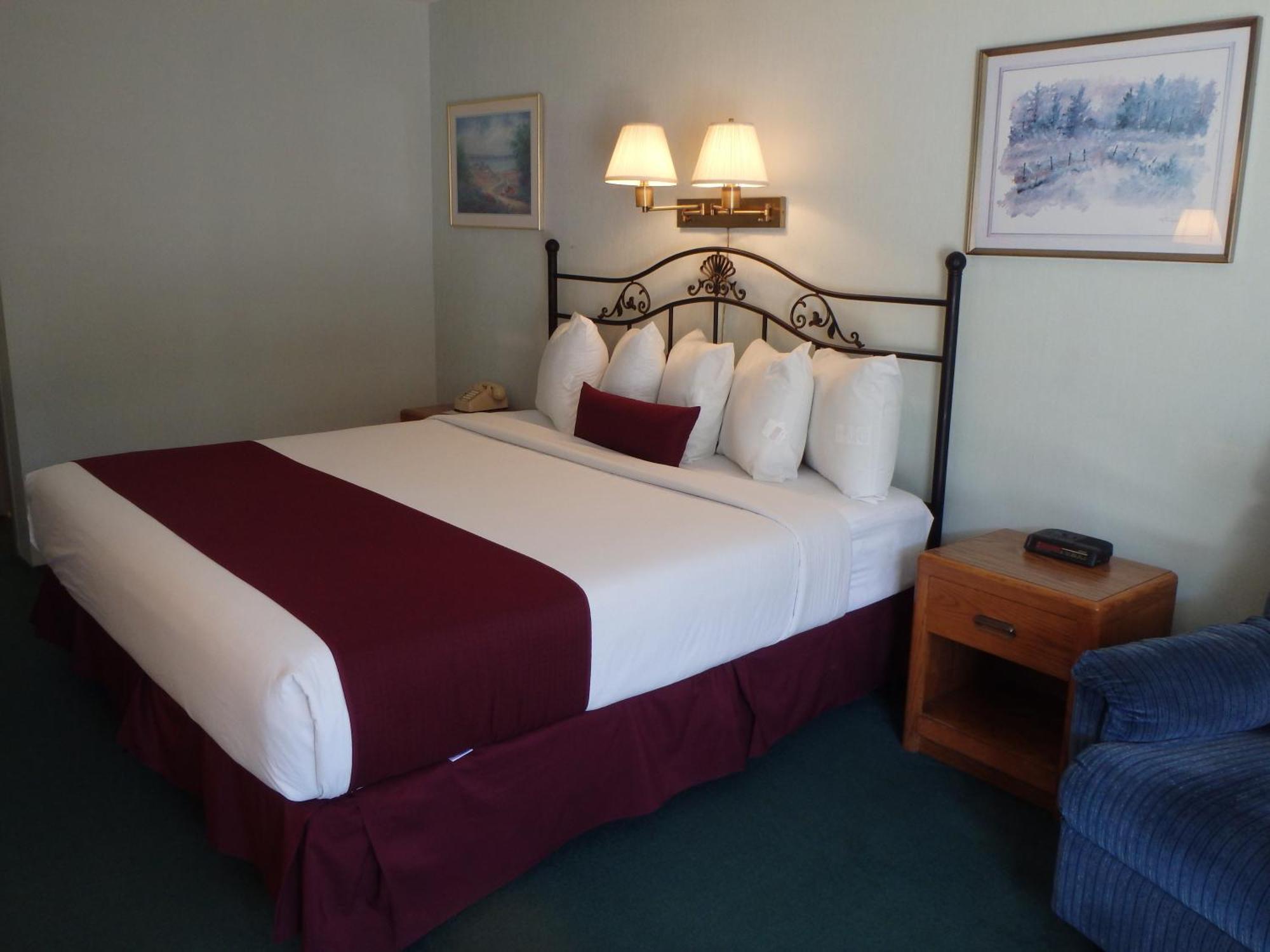 Americas Best Value Inn Saint Ignace Phòng bức ảnh