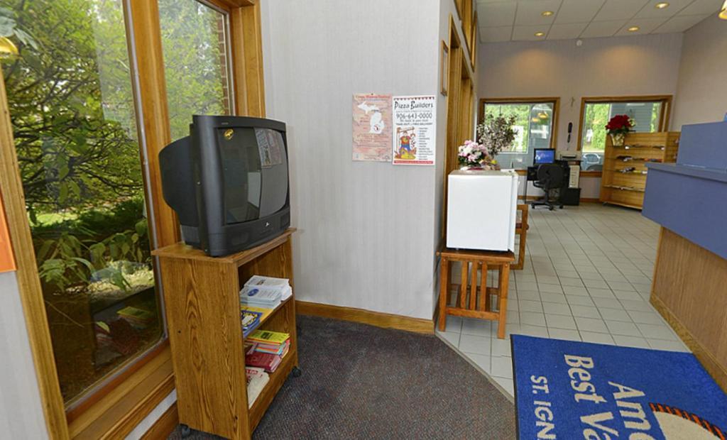 Americas Best Value Inn Saint Ignace Ngoại thất bức ảnh