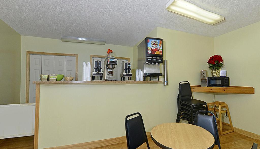 Americas Best Value Inn Saint Ignace Ngoại thất bức ảnh