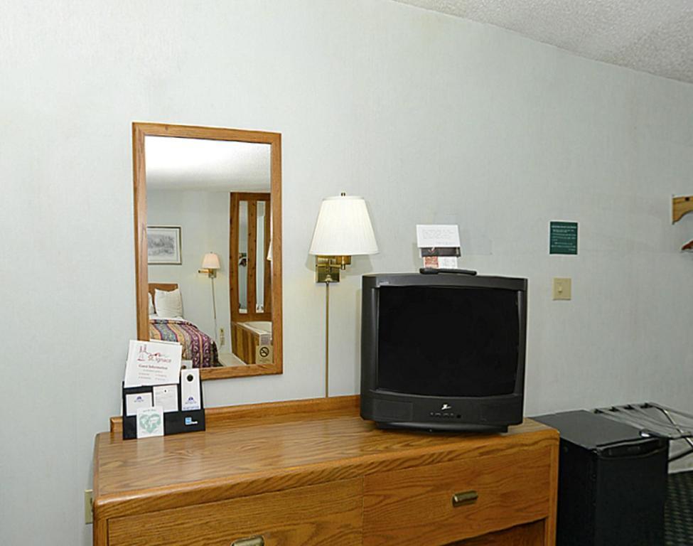 Americas Best Value Inn Saint Ignace Phòng bức ảnh