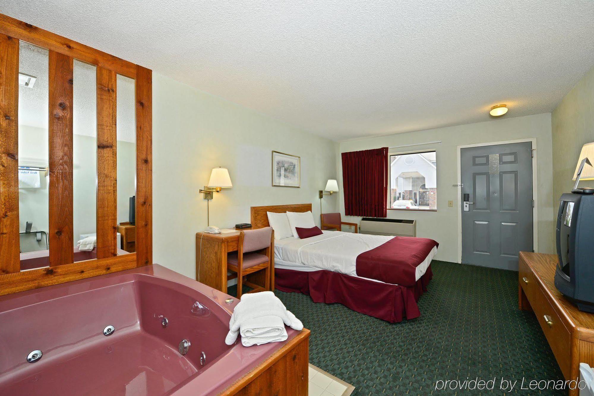 Americas Best Value Inn Saint Ignace Phòng bức ảnh