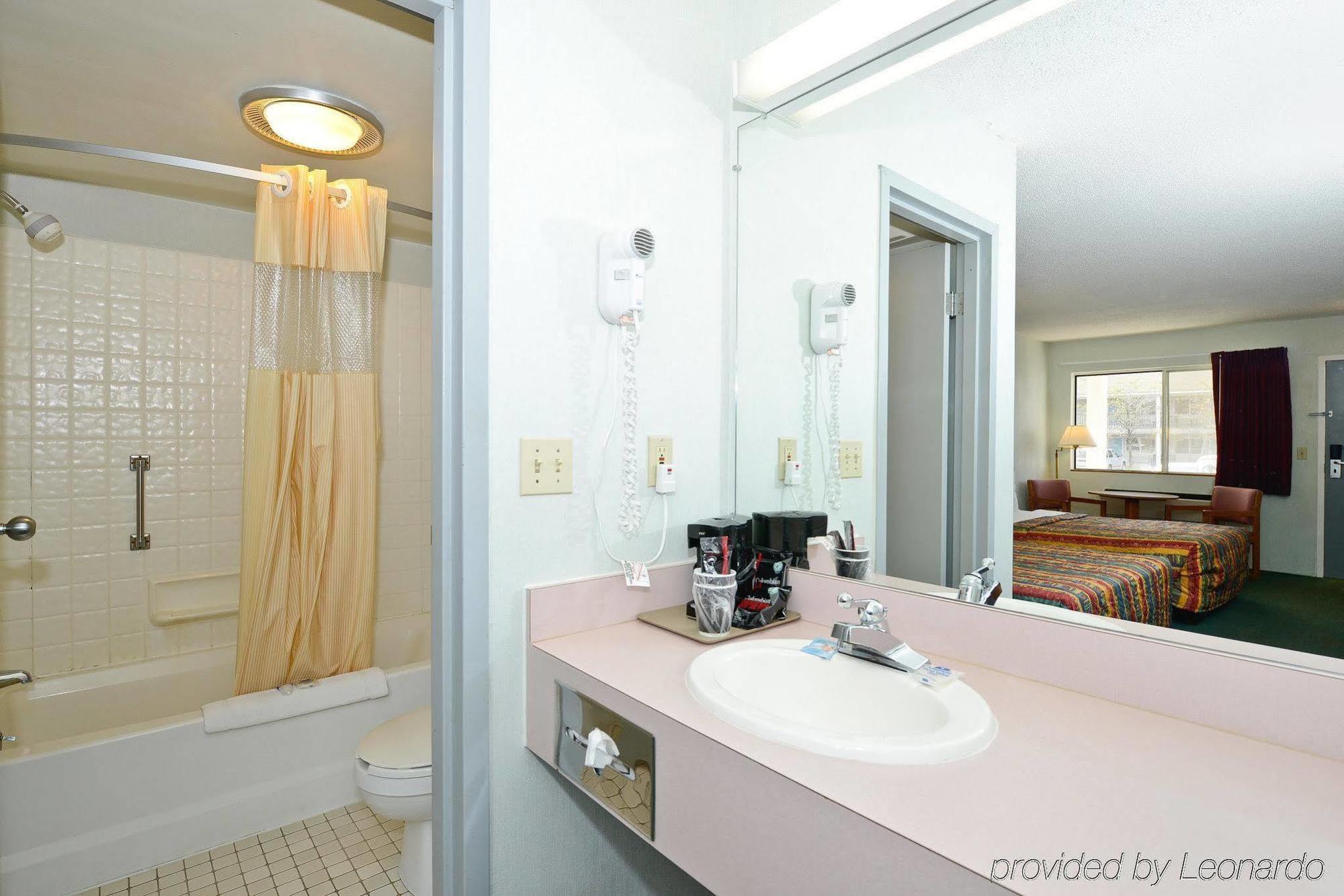 Americas Best Value Inn Saint Ignace Ngoại thất bức ảnh