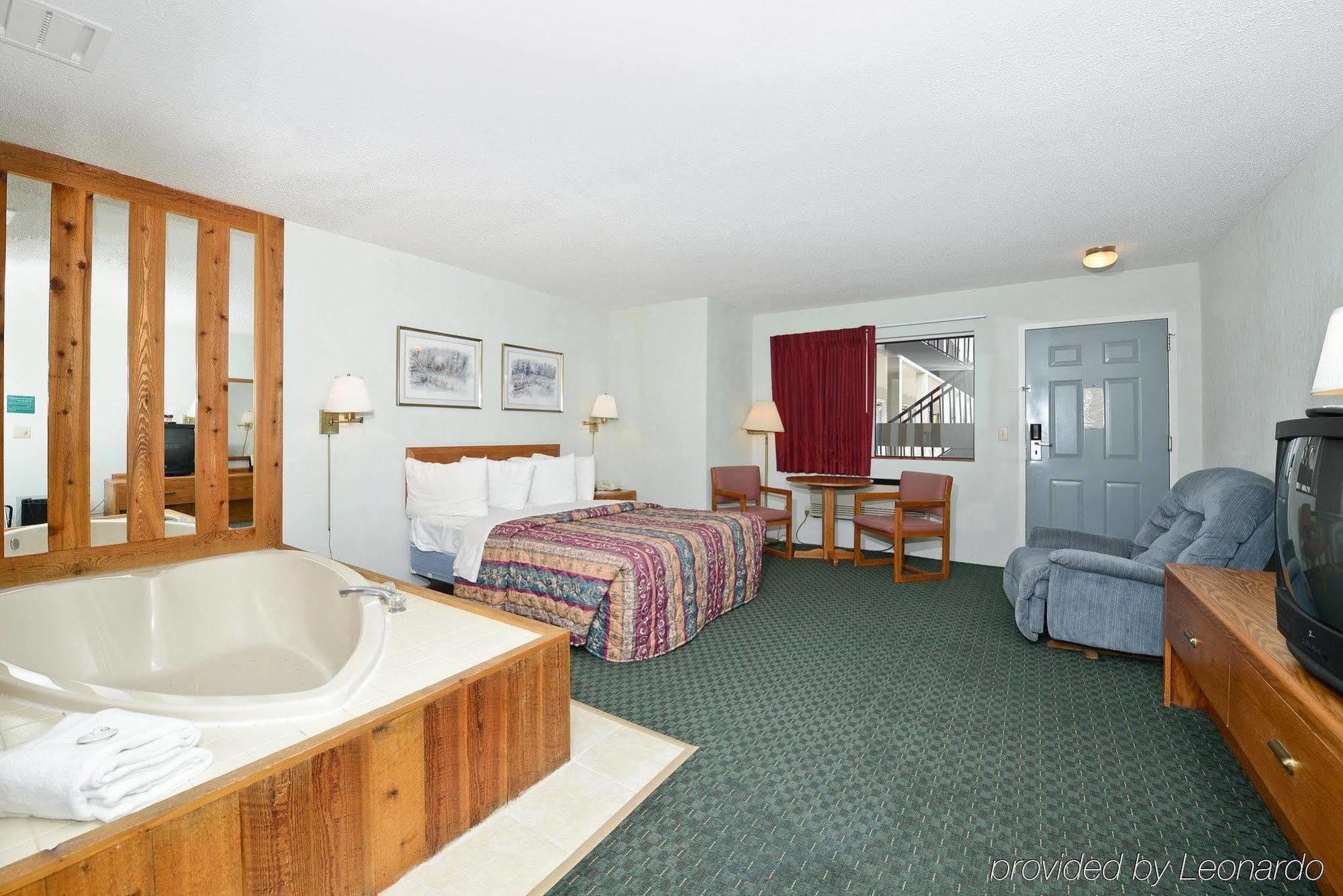 Americas Best Value Inn Saint Ignace Ngoại thất bức ảnh